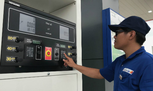 Giá xăng dầu lại cạnh tranh khi các đại gia nhảy vào