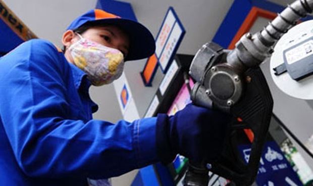 Giá xăng dầu đồng loạt tăng 'sốc'