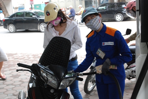 Nguồn thu từ thuế nhập khẩu xăng dầu liên tục giảm