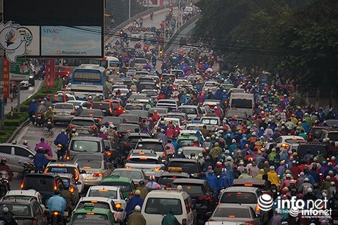 Hà Nội đề xuất thu phí xe máy, ô tô đi vào khu vực có nguy cơ ùn tắc