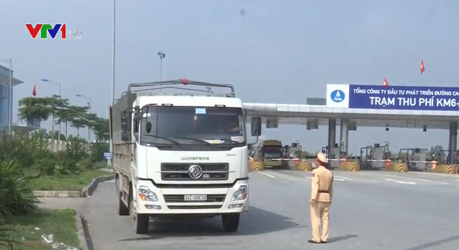CSGT tổng kiểm tra tài xế sử dụng bia rượu, ma túy trên cao tốc