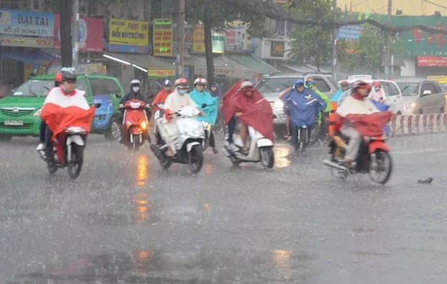 TIN TỨC MỚI - Hà Nội nắng nóng, vùng núi Bắc Bộ mưa giông