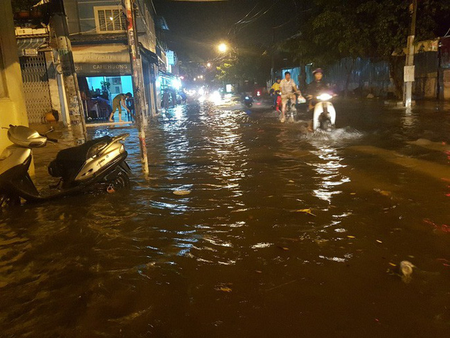 TIN TỨC MỚI - Triều cường đạt đỉnh tại khu vực Nam Bộ