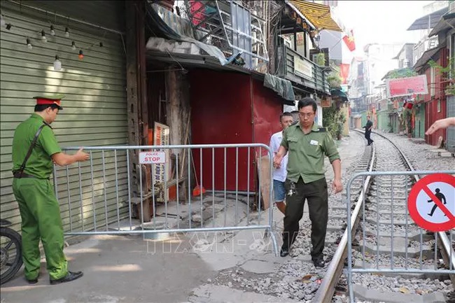 TIN TỨC MỚI - Hà Nội: Không để khu vực phố cà phê đường tàu tái hoạt động