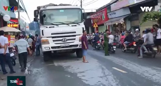 TIN TỨC MỚI - ''Hung thần'' xe tải nặng tiếp tục gieo nỗi bất an