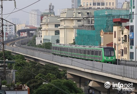 Tổng-thầu-tự-ý-in-thẻ-lên-tàu-đường-sắt-Cát-Linh-Hà-Đông-có-chữ-Trung-Quốc.jpg