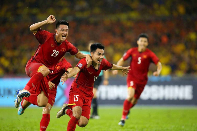 chung-ket-luot-ve-aff-cup-2018-dt-viet-nam-dt-malaysia-10-nam-cho-doi-1930-ngay-15-12-truc-tiep-tren-vtv6-vtv5-3.jpg