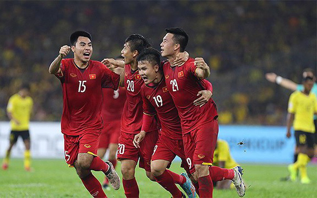 chung-ket-luot-ve-aff-cup-2018-dt-viet-nam-dt-malaysia-10-nam-cho-doi-1930-ngay-15-12-truc-tiep-tren-vtv6-vtv5.jpg
