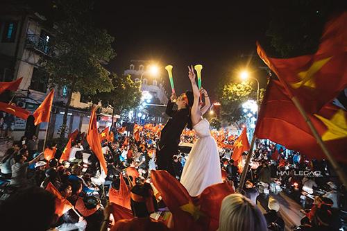 nguoi-ham-mo-o-ha-noi-vo-oa-cam-xuc-sau-chien-thang-cua-doi-tuyen-viet-nam.jpg