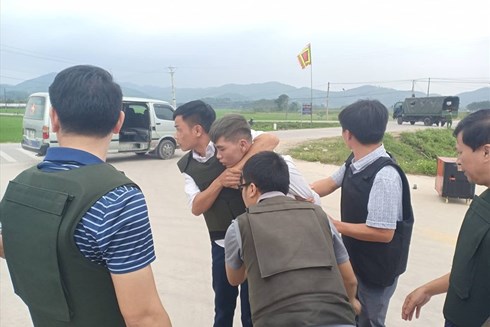giam-doc-cong-an-ke-ve-hanh-trinh-vay-bat-3-nghi-can-buon-ma-tuy-om-sung-co-thu.jpg
