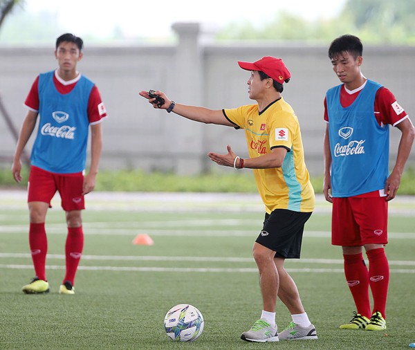 tro-ly-lee-young-jin-cua-hlv-park-hang-seo-se-dan-dat-u22-viet-nam-du-sea-games-30-1.jpg