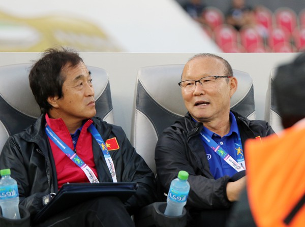 tro-ly-lee-young-jin-cua-hlv-park-hang-seo-se-dan-dat-u22-viet-nam-du-sea-games-30-2.jpg