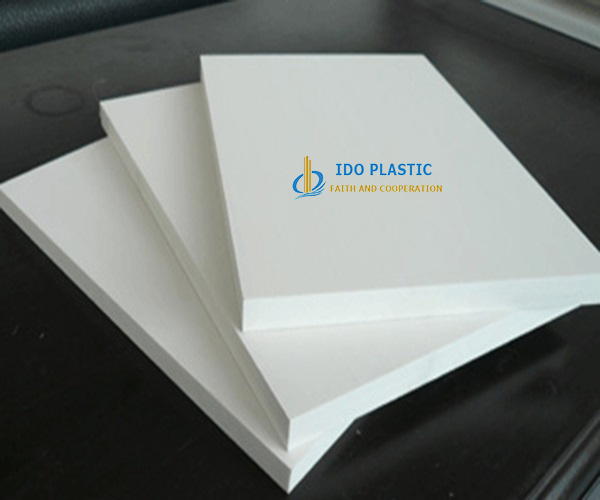 PVC-trang-sua.jpg