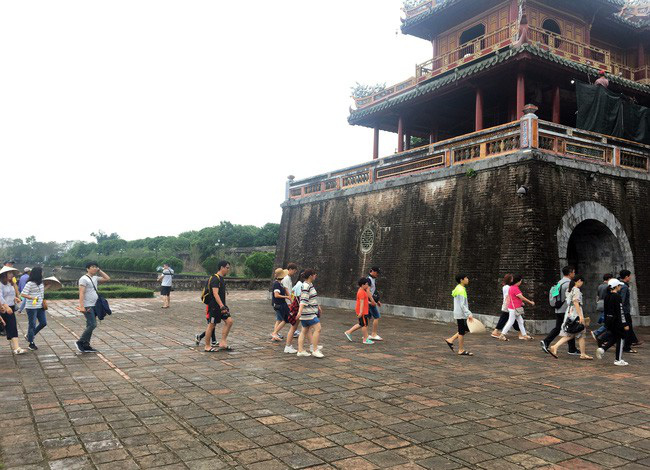 mien-phi-tham-quan-quan-the-di-tich-co-do-hue.jpg