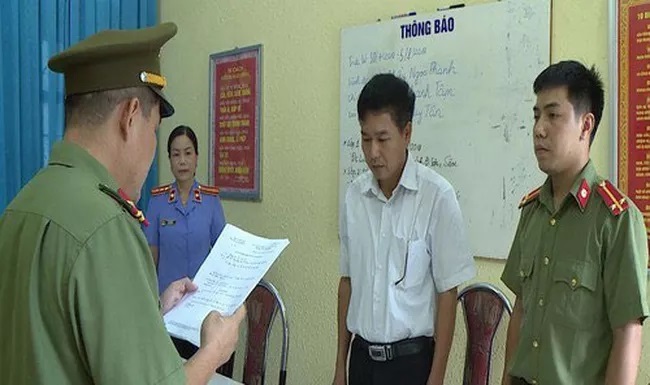 truy-to-8-bi-can-vu-gian-lan-diem-thi-tai-son-la.jpg