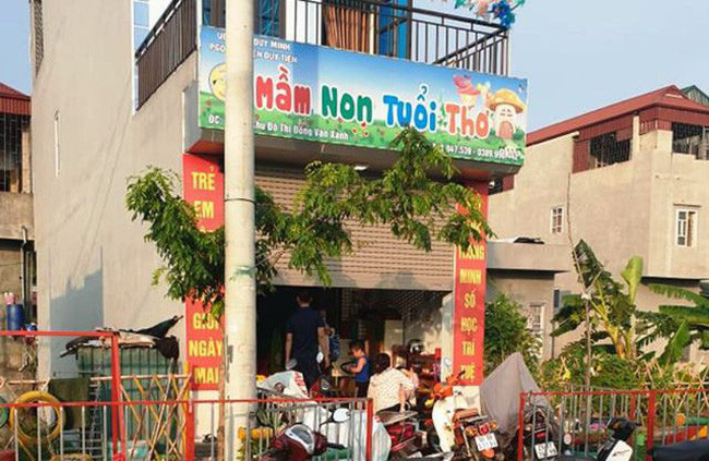 tam-dinh-chi-hoat-dong-nhom-tre-lop-mau-giao-co-3-tre-bi-bong.jpg