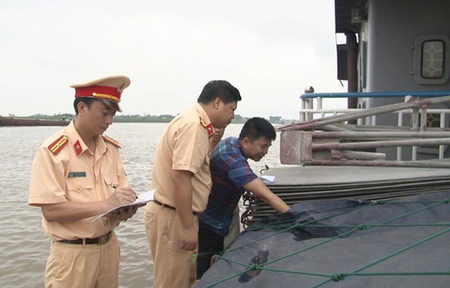 ra-quan-dam-bao-an-toan-giao-thong-duong-thuy-mua-mua-lu.jpg