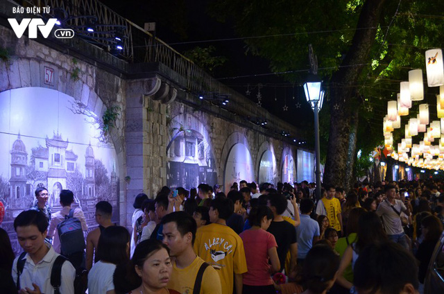 hang-ngan-nguoi-chen-lan-dao-cho-trung-thu-truyen-thong-8.png